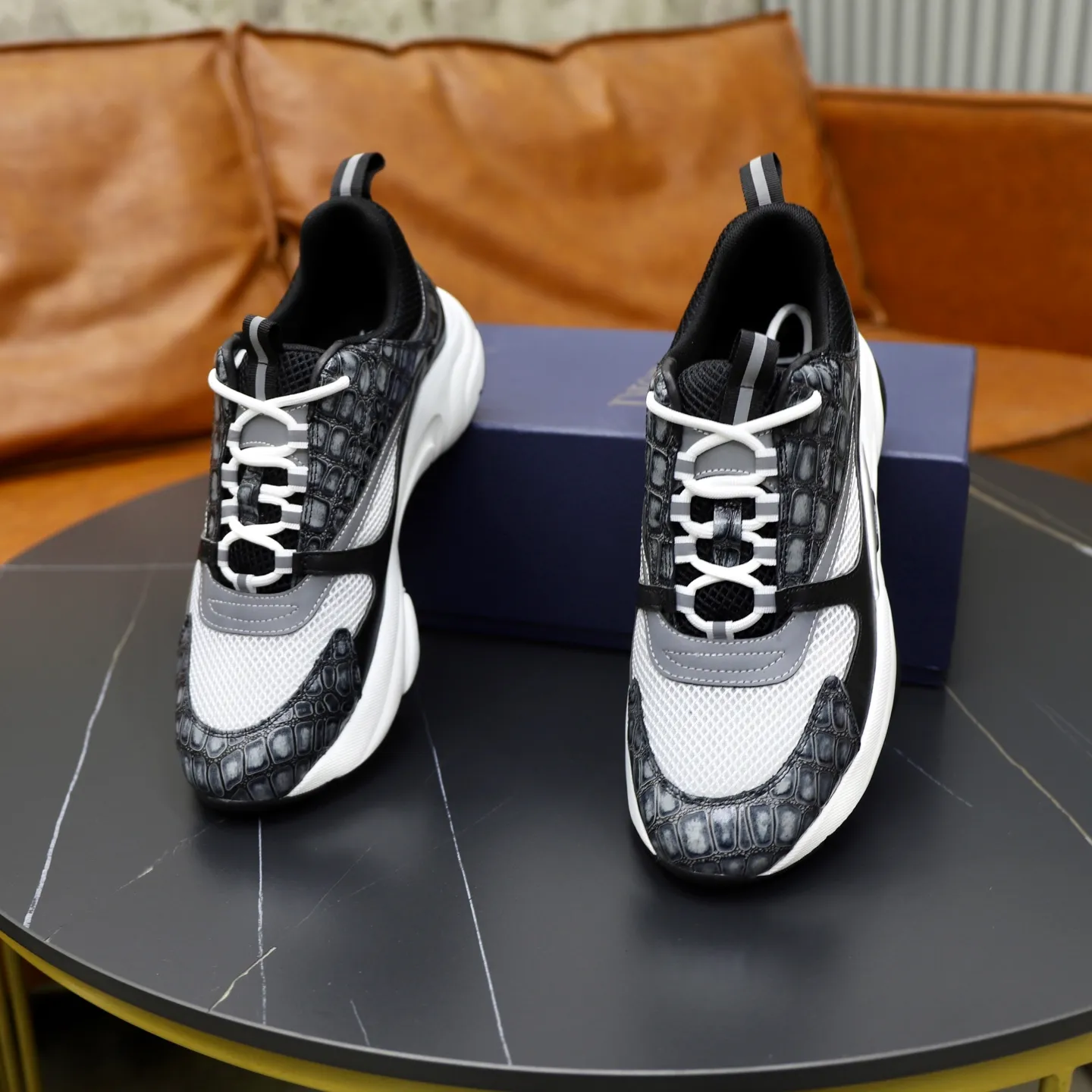 Ex-factory price: 500💰🙅‍♂️🙅‍♂️🙅‍♂️ Brand: Dior DIOR Standard code: 38-44 (45, 46 customized) Grade: Same as the official website Material: Original leather splicing Comfortable and breathable lining Original wear-resistant outsole Style category: Men's fashionable casual shoes Running sneakers Noble luxury brand elements Top luxury Color: actual picture color